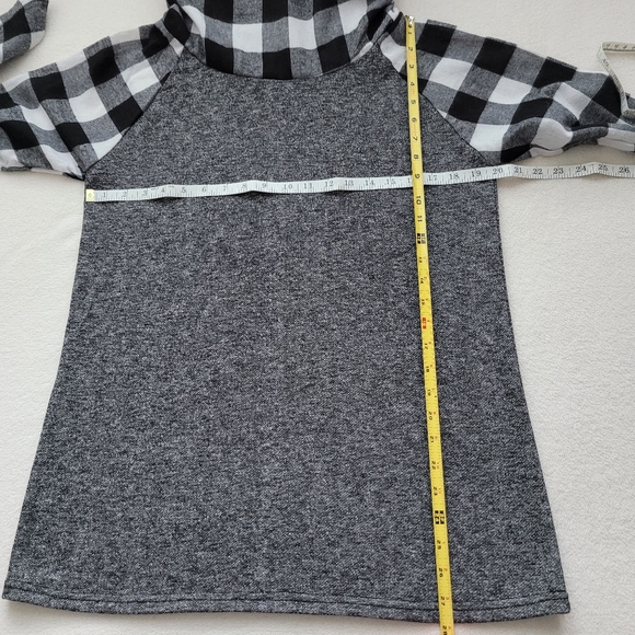 Checkered Cowl Neck NEW Medium grey, black, white long sleeves - Picture 3 of 14